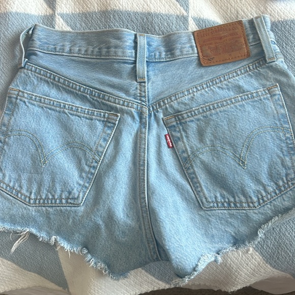 Levi’s shorts - Picture 2 of 3